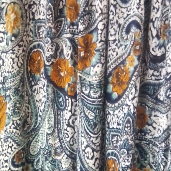 FREE PEOPLE  Peek-a-boo Shoulders and bell SLEEVES - Picture 2 of 5